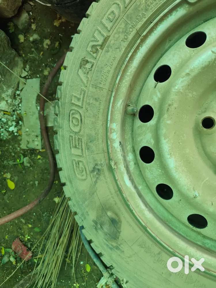 Mahindra Xuv500 Yokohama Tyre With Rim  Single Piece  Good Condition