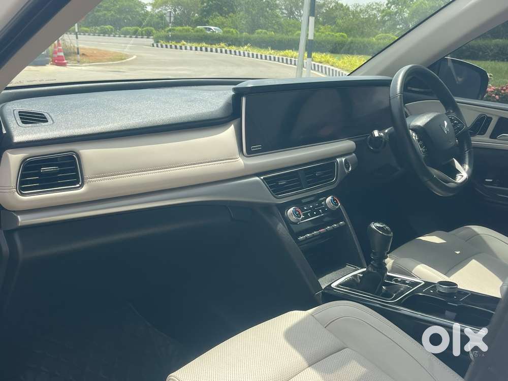 Mahindra Xuv700 2.2 Ax 7 Diesel Mt Luxury Pack Str, 2024, Diesel