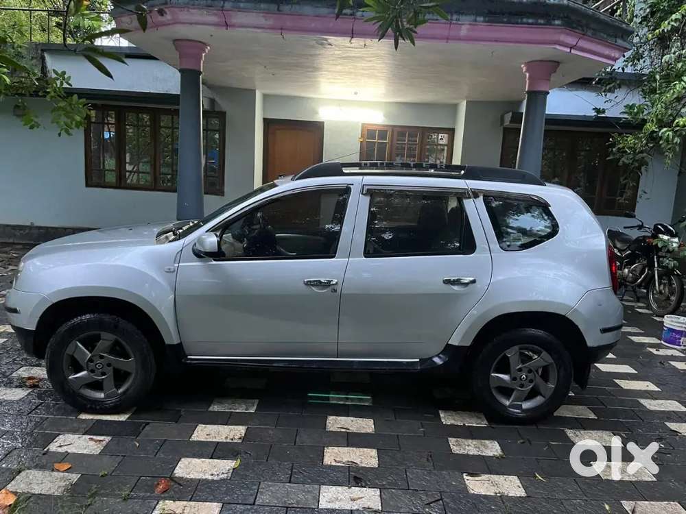 Renault Duster 2015 Showroom Service
