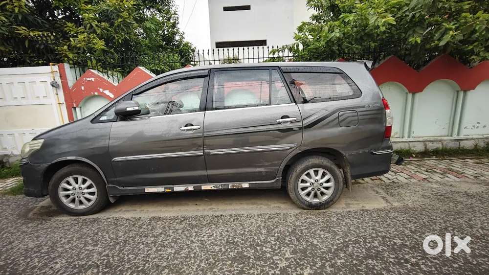 Toyota Innova 2.5 V 2014