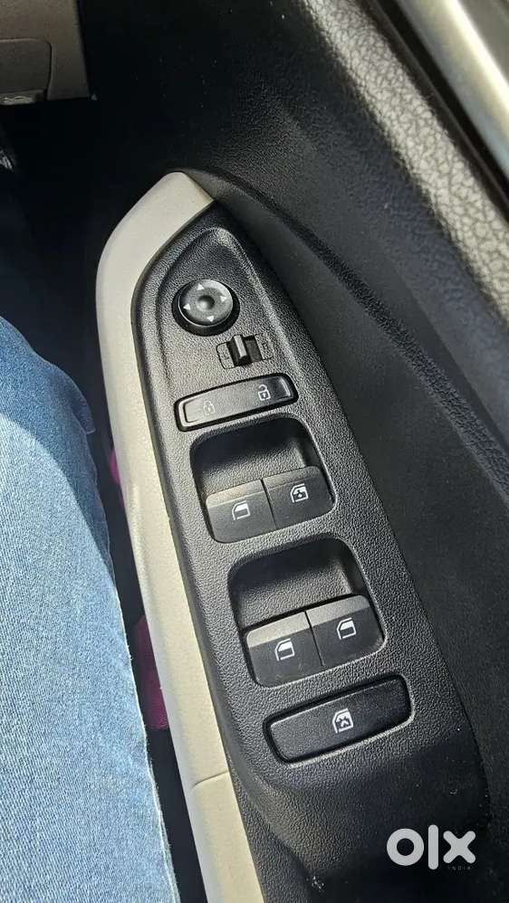 Hyundai Venue 2024 Petrol 19980 Km Driven Well Maintained