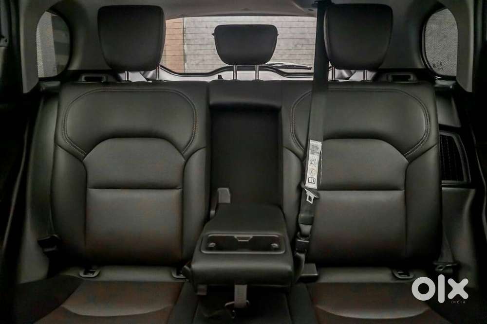 Maruti Suzuki Grand Vitara 1.5 Alpha Plus Intelligent Hybrid Ecvt, 2..