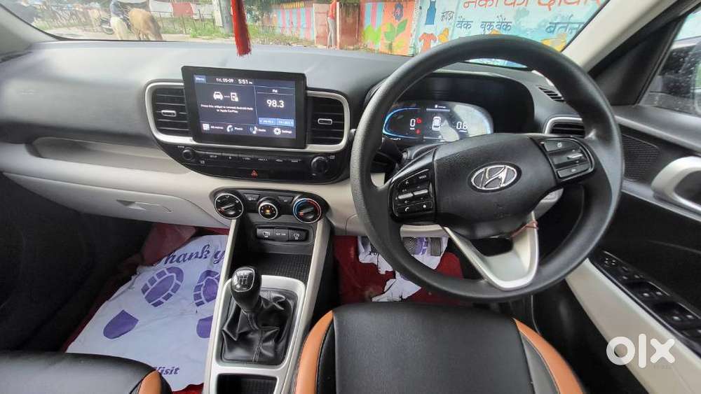 Hyundai Venue 1.2 S (o), 2024, Petrol