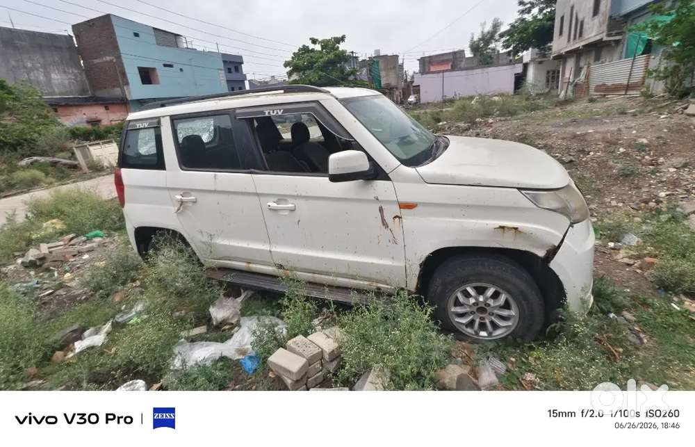 Mahindra Tuv 300 T8 2016 Finesh Ki Gadi Hai Or Denting Painting Magrhi
