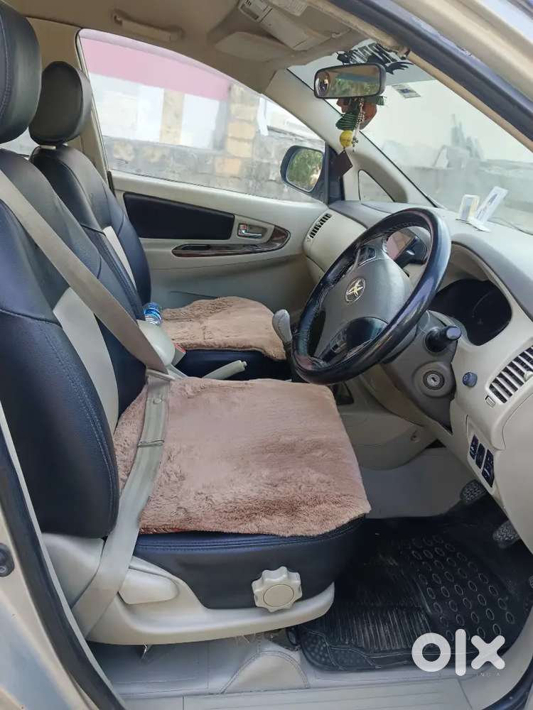 Toyota Innova Petrol 2013 Km Driven