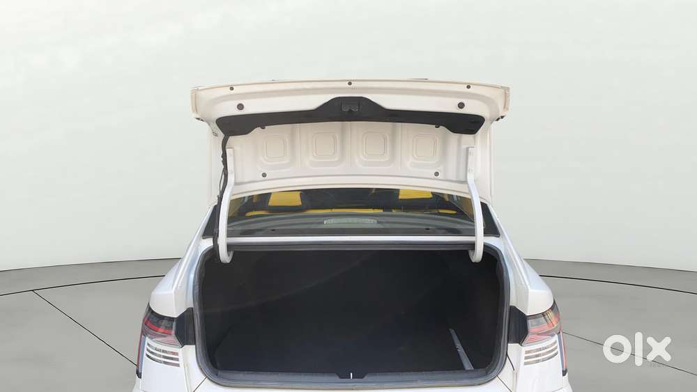 Hyundai Verna 1.5 Mpi Mt Sx (o), 2024, Petrol