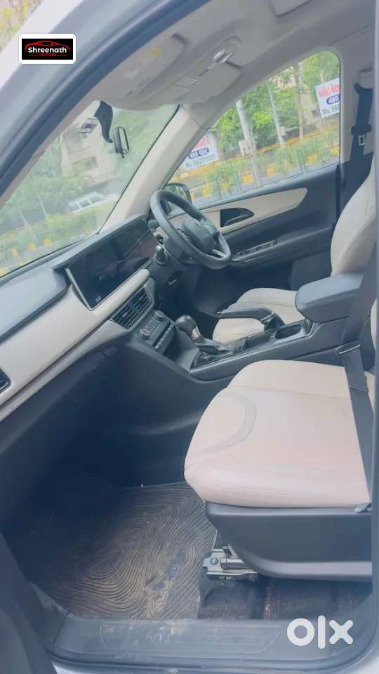 Mahindra Xuv700 2.2 Ax 5 Diesel At Str, 2022, Diesel