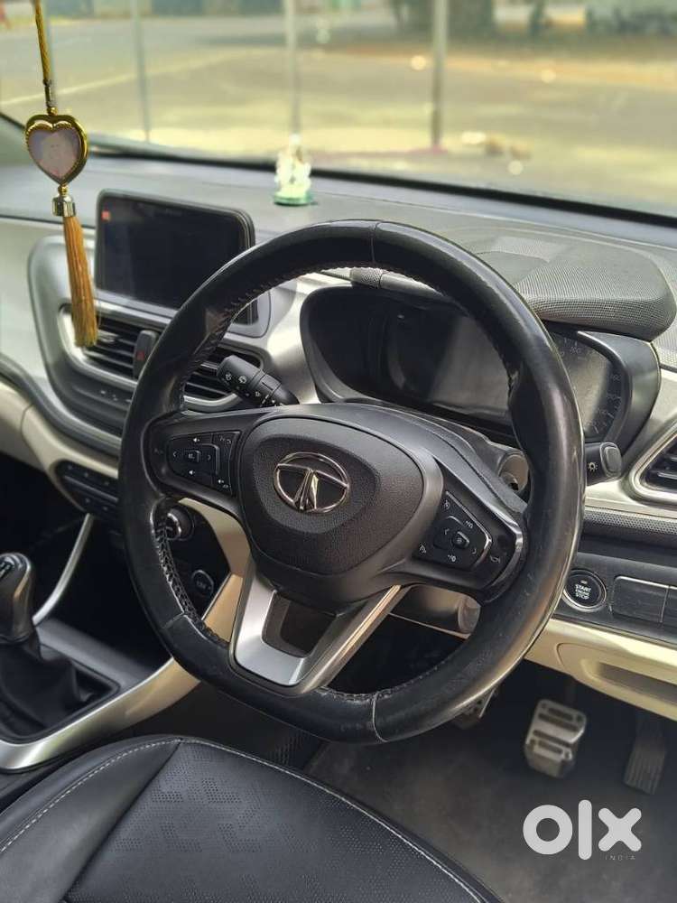 Tata Altroz, 2022, Petrol