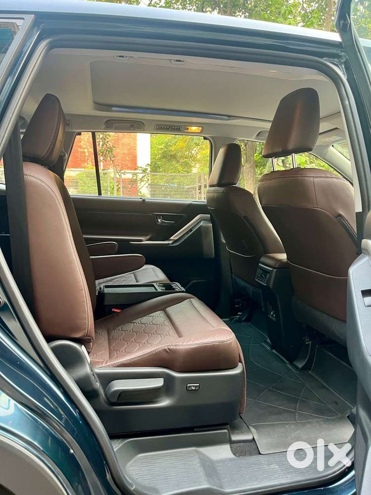 Toyota Innova Hycross 2.0 Zx (o) Hybrid 7 Str, 2024, Petrol