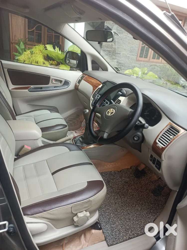Toyota Innova 2.5 7 Seater 2010