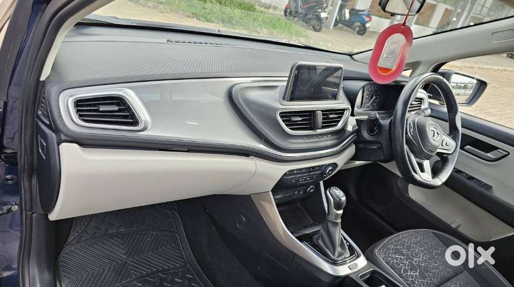 Tata Altroz 1.2 Xza Plus, 2023, Petrol