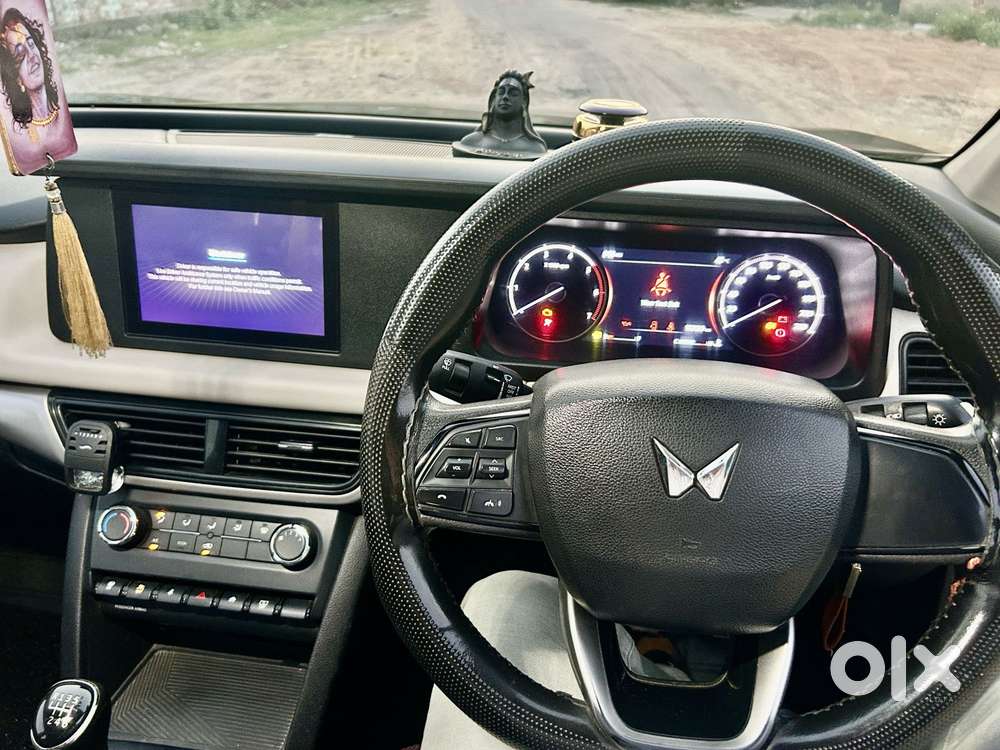 Mahindra Xuv700 2.2 Mx Diesel Mt 5 Str, 2022, Diesel