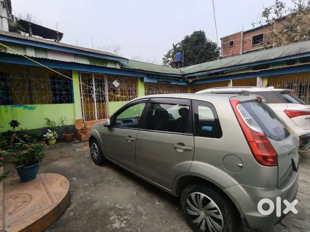 Ford Figo 2012 Petrol 75000 Km Driven.