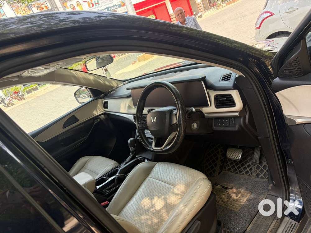 Mahindra Xuv700 2.2 Ax 5 Diesel At Str, 2022, Diesel