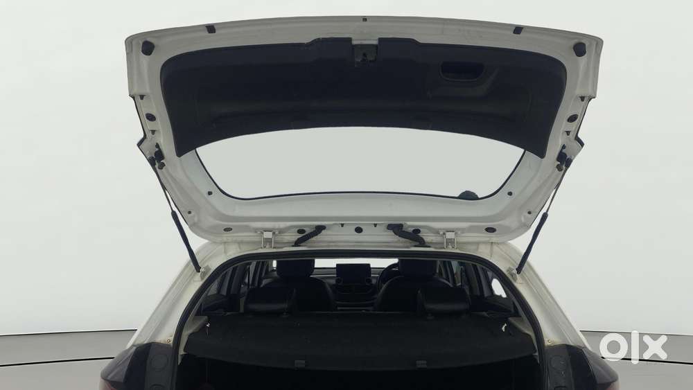 Tata Altroz Xz Plus (s), 2023, Petrol