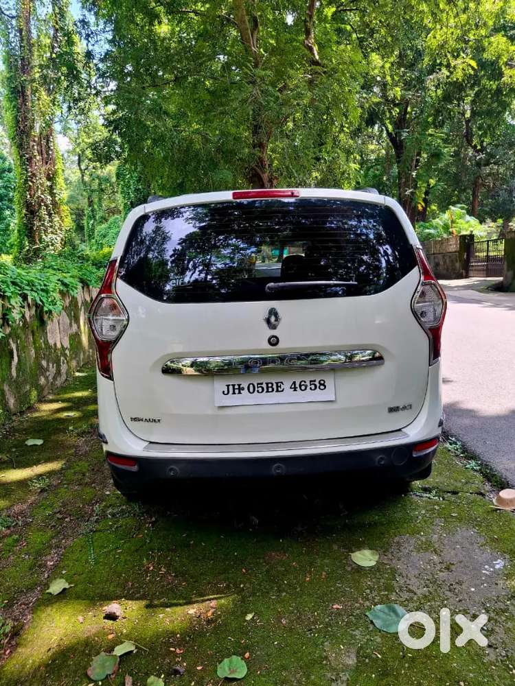 8 Seater Renault Lodgy 2015 Diesel 33000 Km Driven