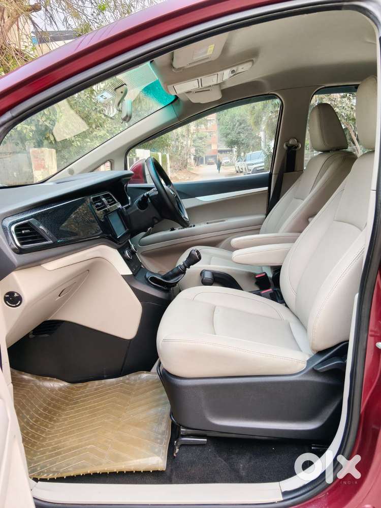 Mahindra Marazzo M8, 2018, Diesel