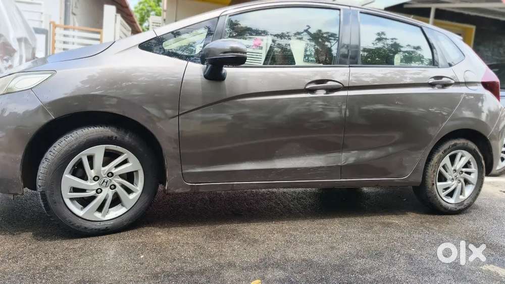 Honda Jazz 2016 Petrol Automatic 98979 Km Driven,