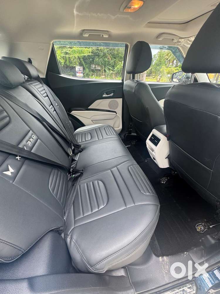 Mahindra Xuv 3xo Ax5 Pm Mt, 2025, Petrol