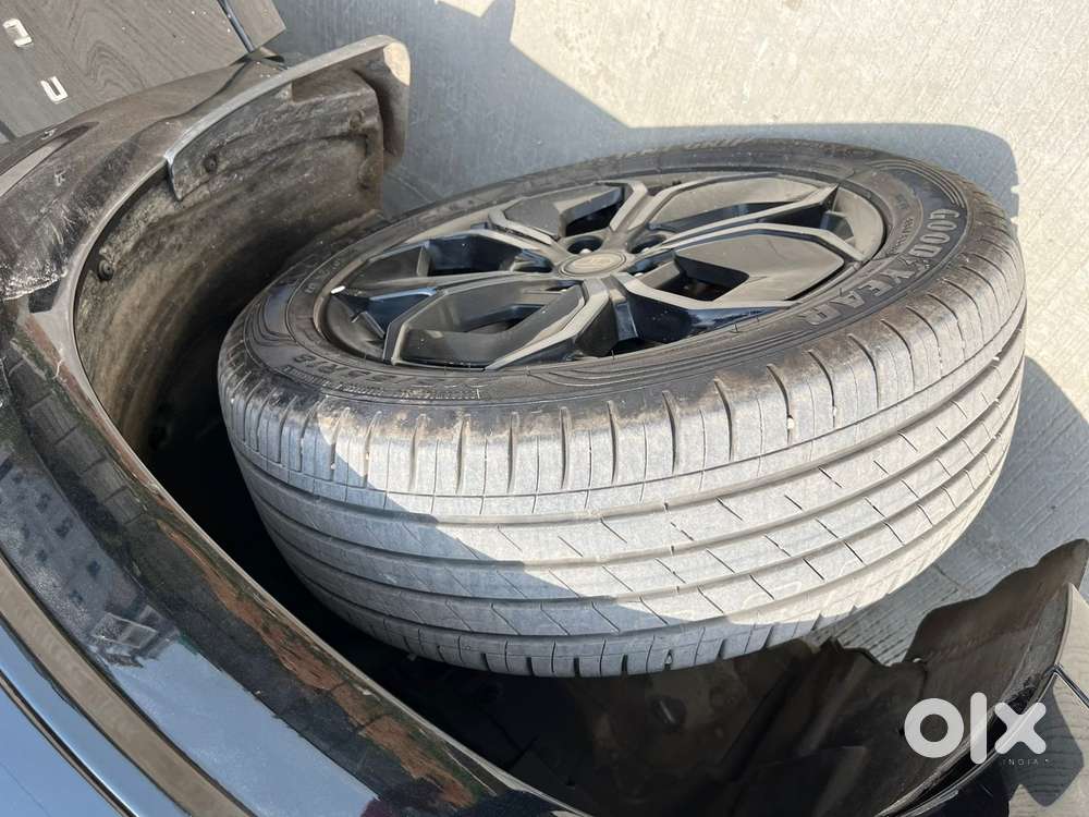 Tata Curvv Accom + A Dmt, 2025, Petrol