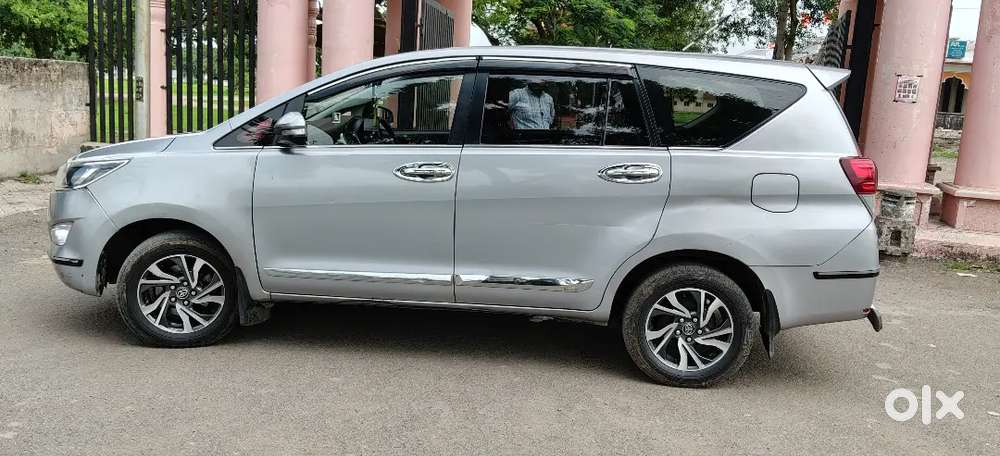 Toyota Innova Crysta 2017 Mt Location Vivekanand Chowk  Latur