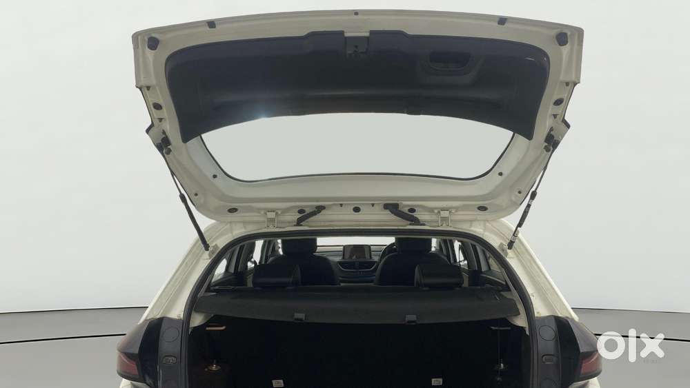 Tata Altroz 1.2 Xza Plus, 2023, Petrol
