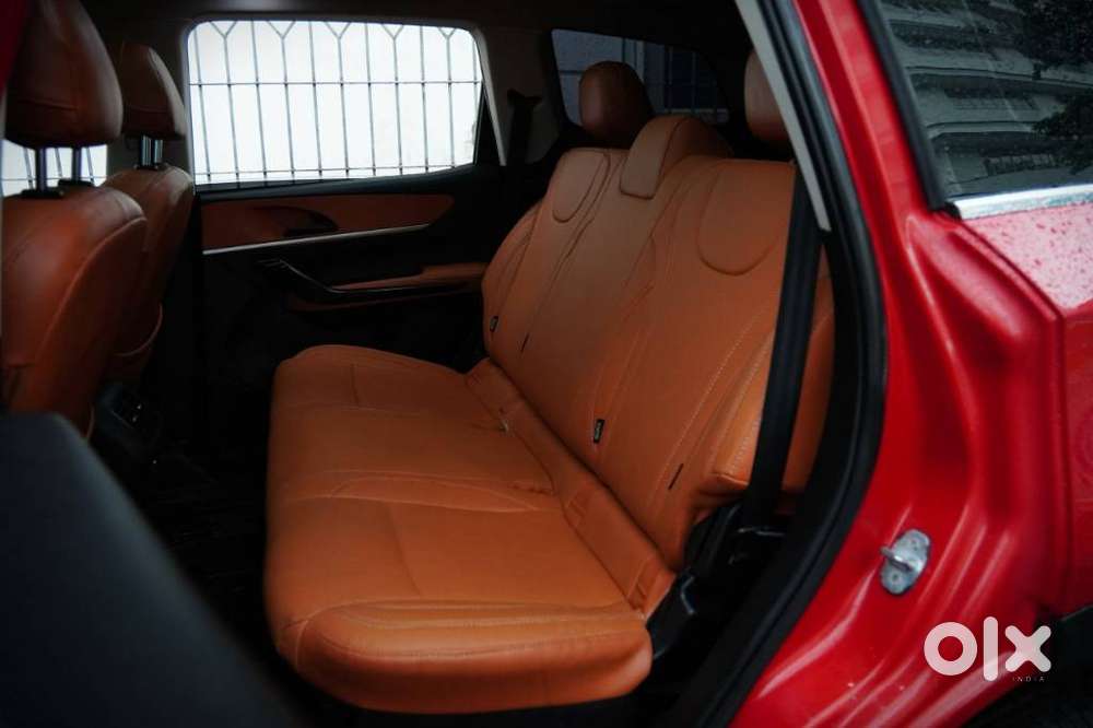 Mahindra Xuv700 2.0 Ax 5 Petrol At Str, 2022, Petrol