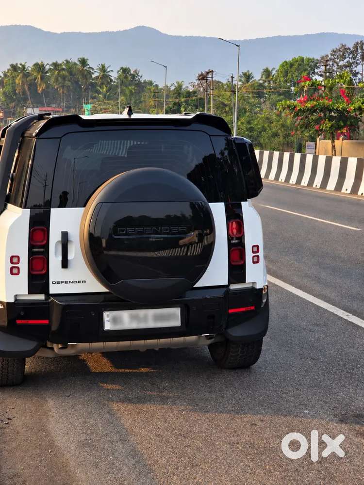Land Rover Defender 2024