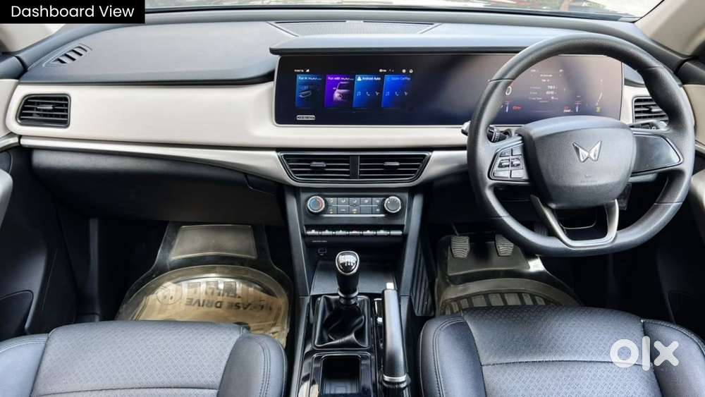 Mahindra Xuv700 Ax 3 Petrol Mt 5 Str (e), 2022, Petrol