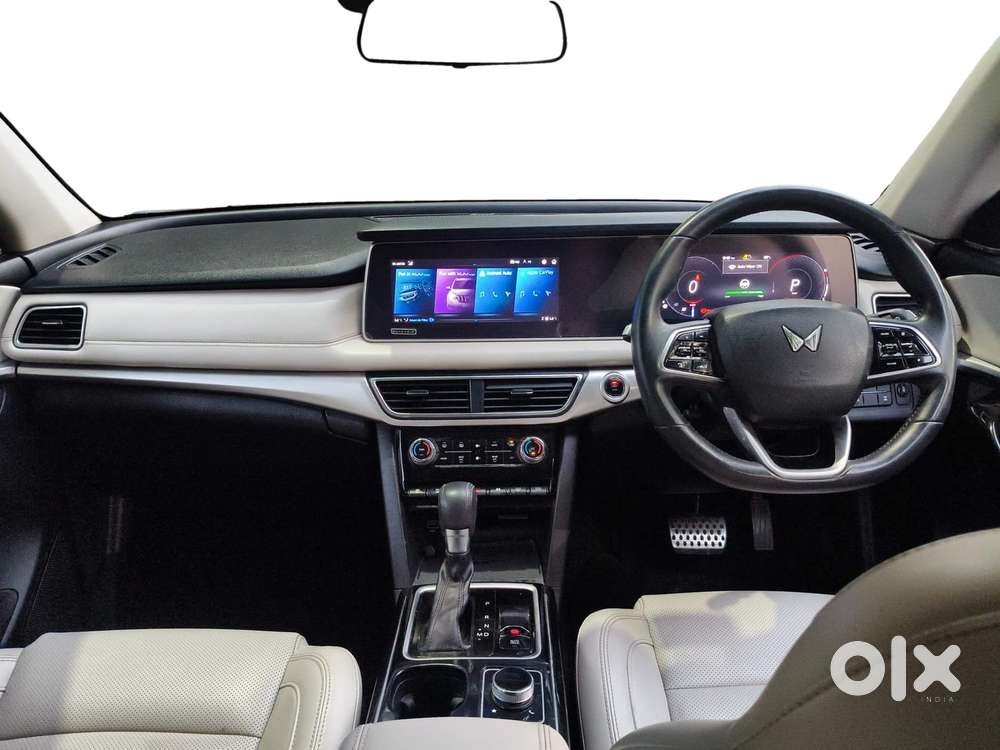 Mahindra Xuv700 2.2 Ax 7 Diesel At Luxury Pack Str Awd, 2022, Diesel