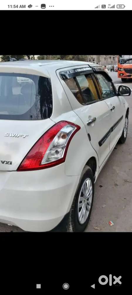 Maruti Suzuki Swift Vxi Petrol 2012