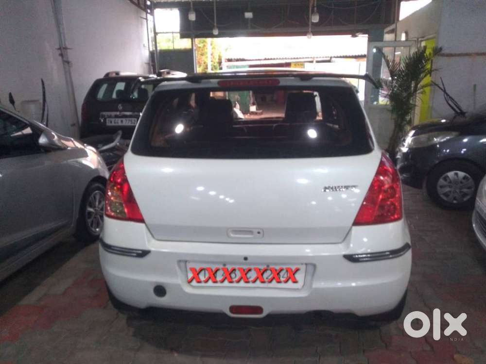 Maruti Suzuki Swift Lxi Bsiv, 2010, Petrol