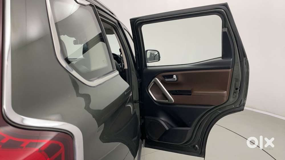 Mahindra Scorpio-n 2.0 Z8 L Petrol At 7 Str, 2022, Petrol