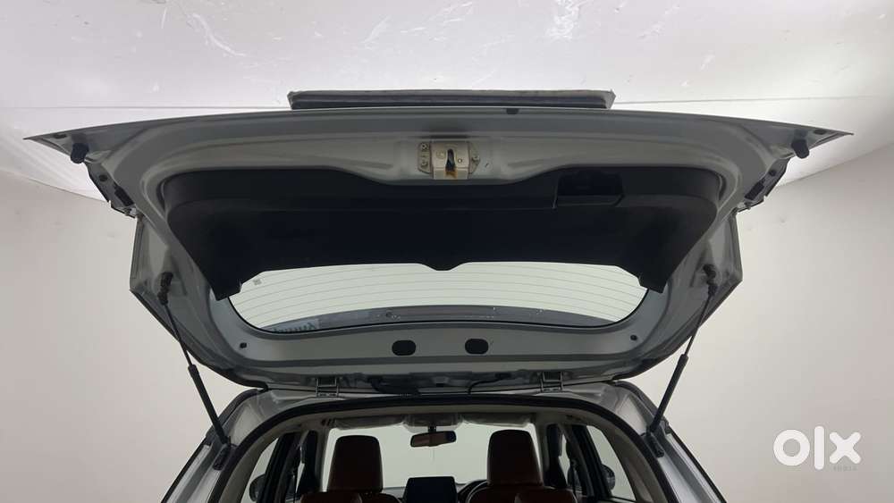 Maruti Suzuki Vitara Brezza 1.5 Zxi Plus At Dual Tone, 2022, Petrol