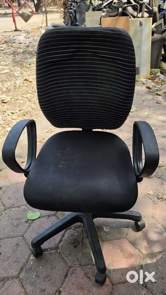 Revolving chair