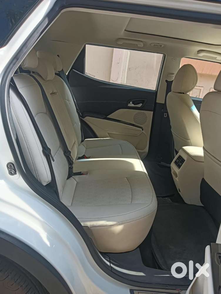 Mahindra Xuv 3xo Ax7l 1.2 Petrol At (pg), 2024, Petrol