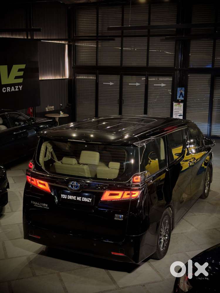 Toyota Vellfire Vip – Executive Lounge, 2023, Petrol