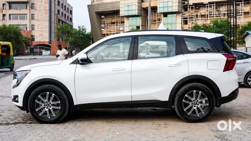 Mahindra Xuv700 2.0 Ax 7 Petrol At Str, 2022, Petrol