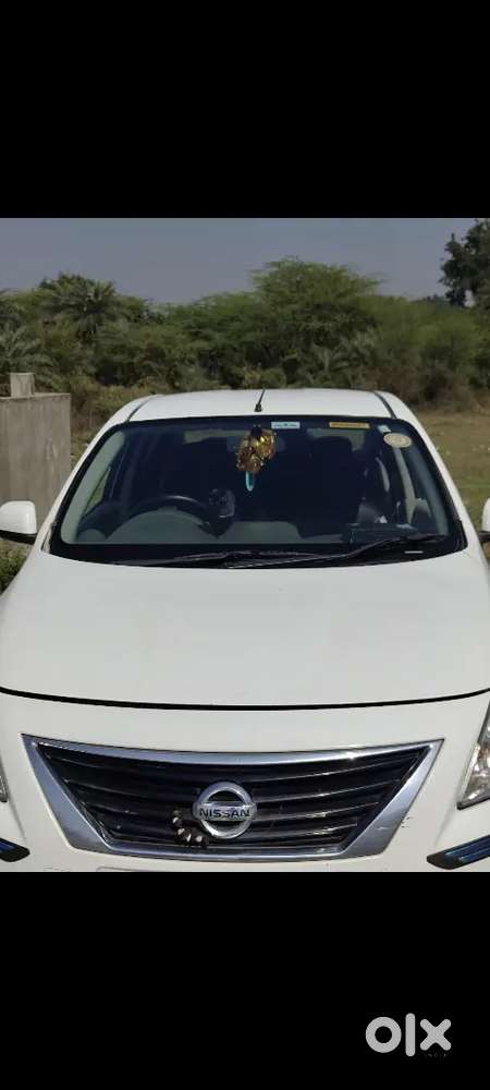Nissan Sunny 2012