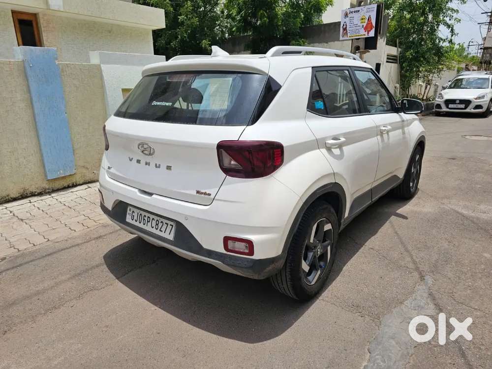 Hyundai Venue 1.0 Turbo Petrol Well Maintained With Sunroof, New Tyres