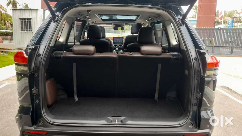 Toyota Innova Hycross 2.0 Zx (o) Hybrid 7 Str, 2023