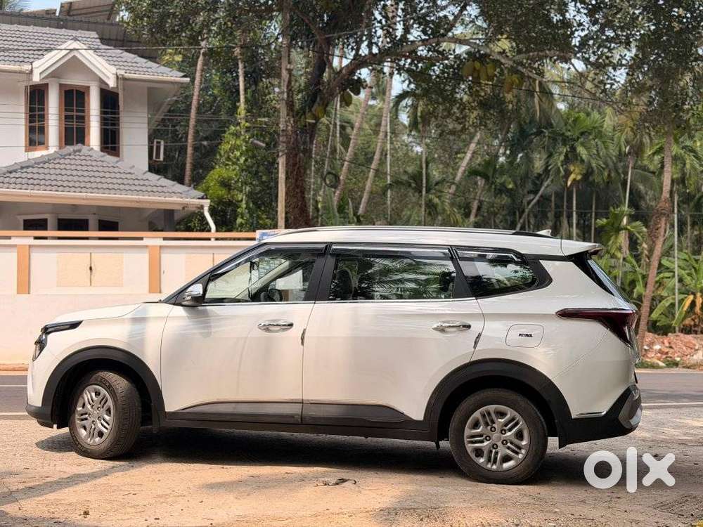 Kia Carens, 2022, Petrol