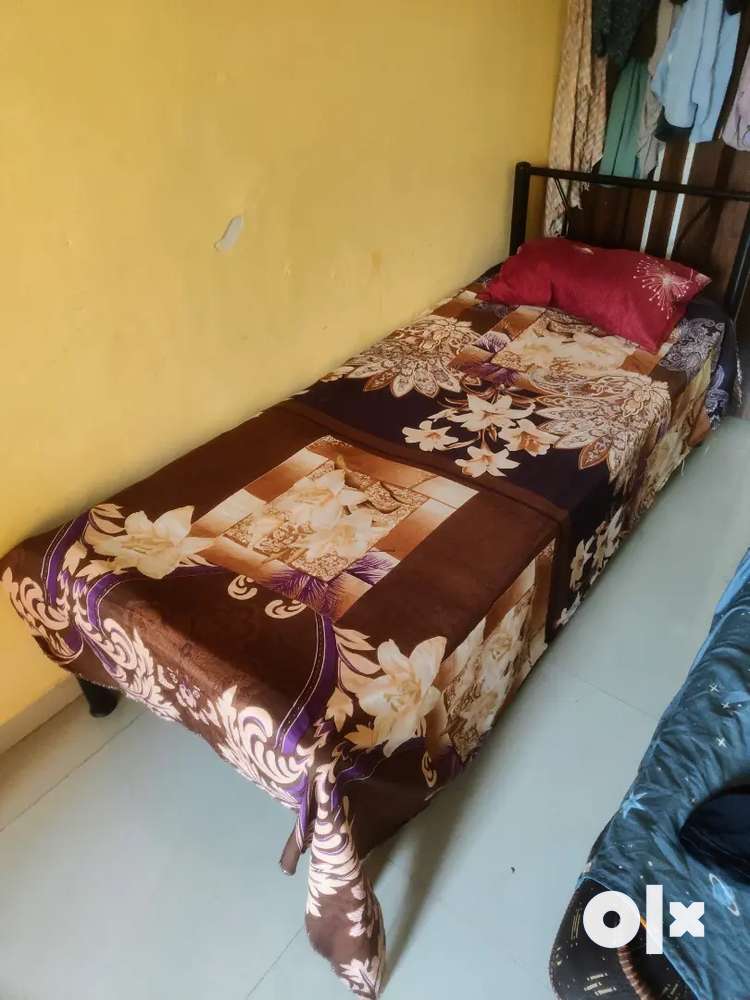 Iron bed single deals olx