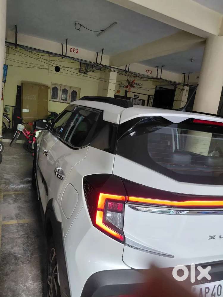 Mahindra Xuv300 Ax5 Pm 2025