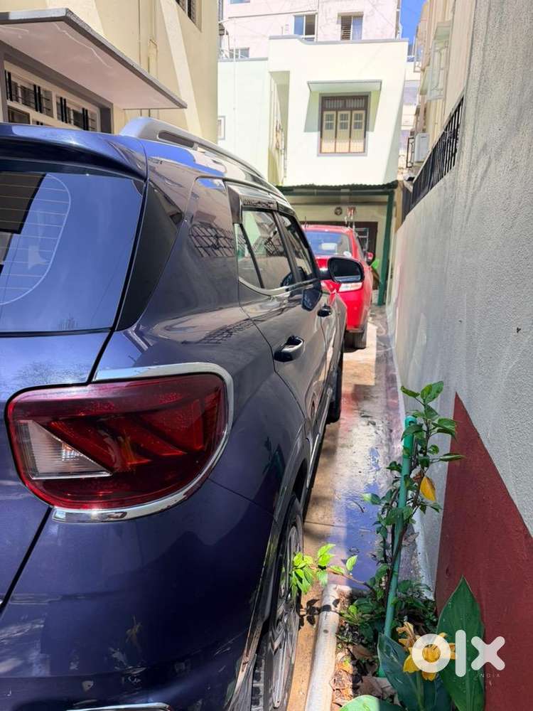 Hyundai Venue 2021 Petrol 29500 Km Driven