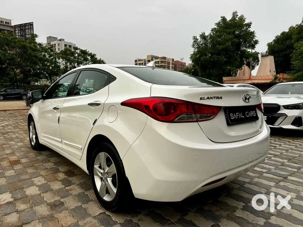 Hyundai Elantra 1.8 Sx Mt, 2015, Petrol