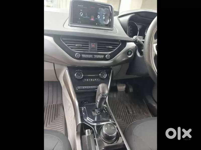 Tata Nexon 1.2 Revotron Xza Plus Dualtone, 2018, Petrol