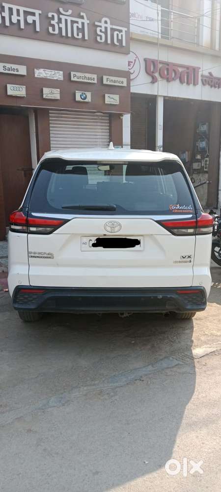 Toyota Innova Hycross 2.0 Vx Hybrid 8 Str, 2023, Cng & Hybrids