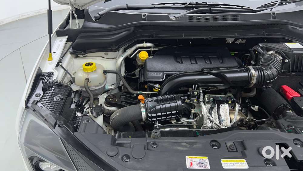 Mahindra Xuv 3xo Ax5 Pm Mt, 2025, Petrol