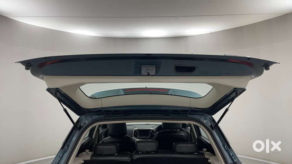 Mahindra Xuv300 W8 (o) 1.5 Diesel Amt, 2023, Diesel